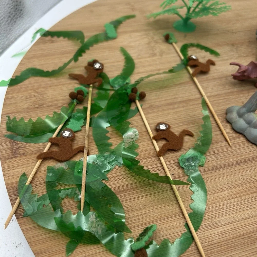 Dinosaurs Plastic  Prehistoric Playset‎ Figure Toys Lot With Trees With Monkeys
